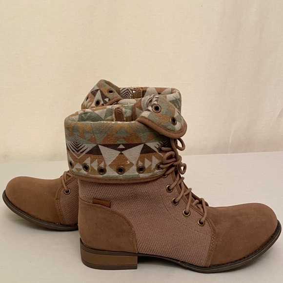 SUGAR New Walkin Boots Tan Boho Aztec Booties - Picture 6 of 8